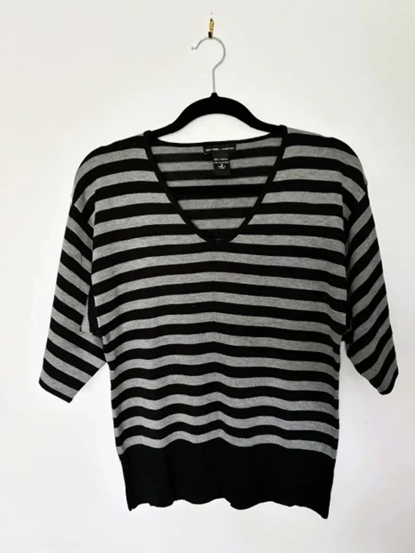 New York & Company Gray & Black Stripe V-Neck Sweater Size S