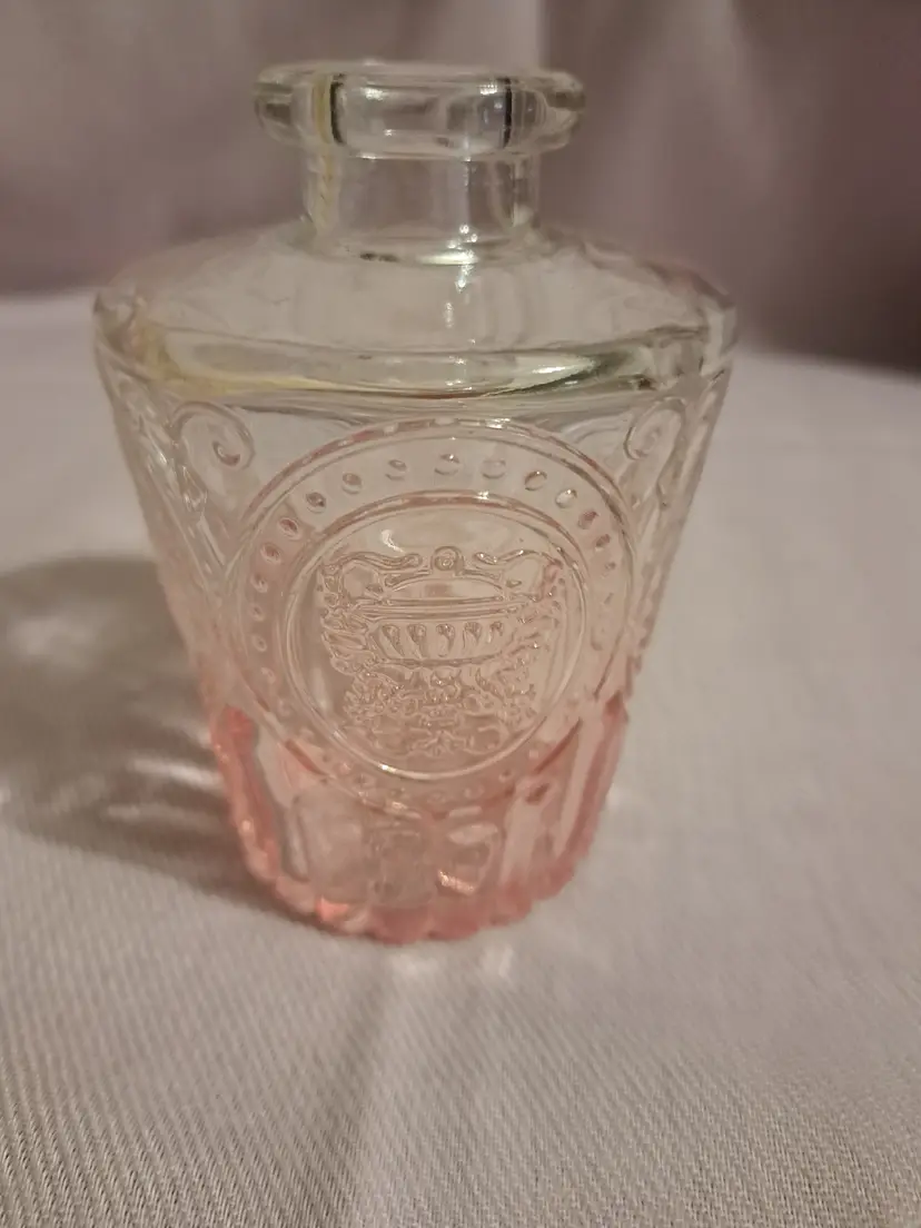 pink bud vase - medallion
