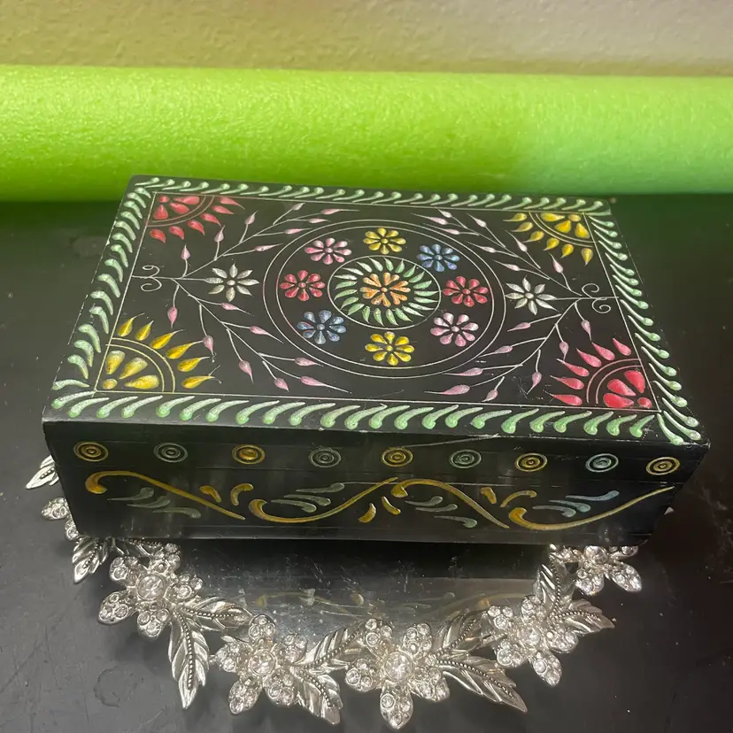 Artisan Carved Marble Inlay Mexican Olinalá 4”x6” trinket or jewelry box
