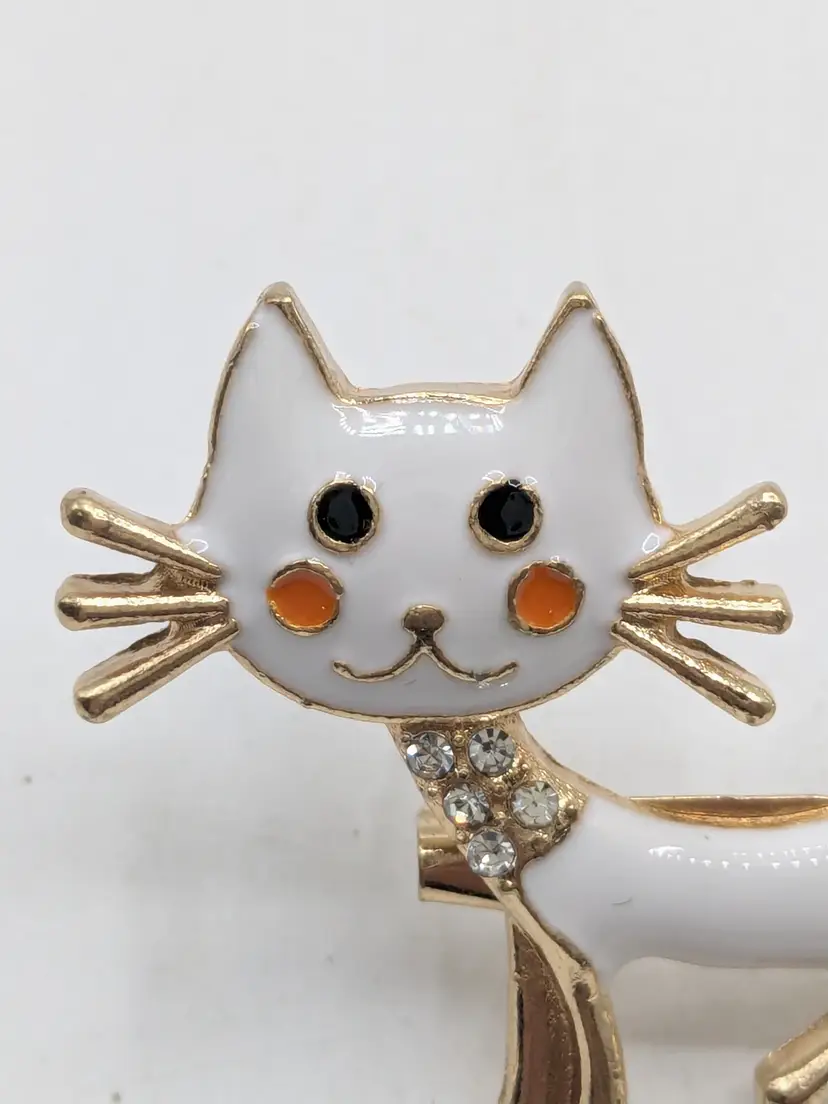 Gold Tone White Enamel Cat Brooch with Rhinestone Collar NWOT
