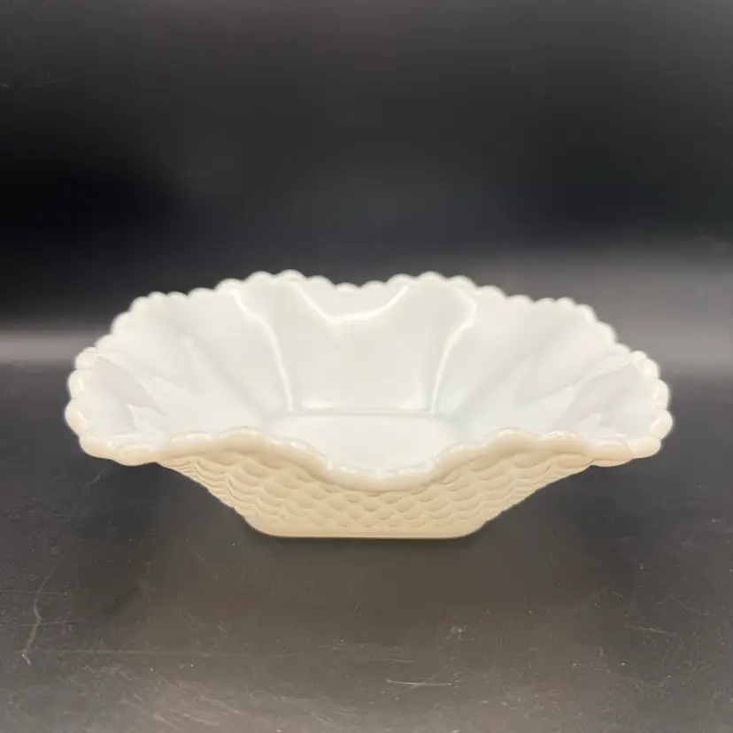 Vintage Anchor Hocking Early American Milk Glass Bowl - 6 In