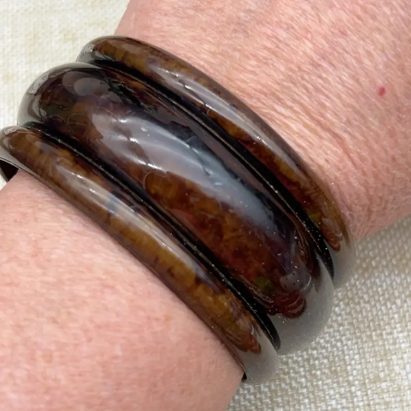 #01 Brown Tortoiseshell Look Wide Ridged Bangle Bracelet 2 1/2” Opening
