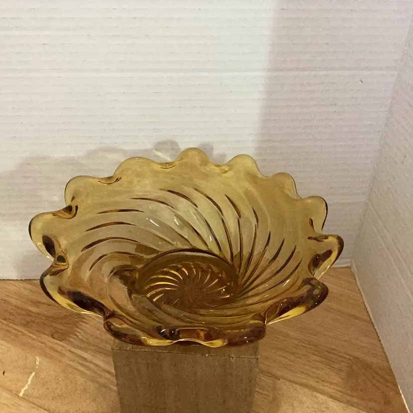 Vintage Amber Glass Footed Swirl Pinwheel Centerpiece Bowl Scalloped Rim 8" MCM