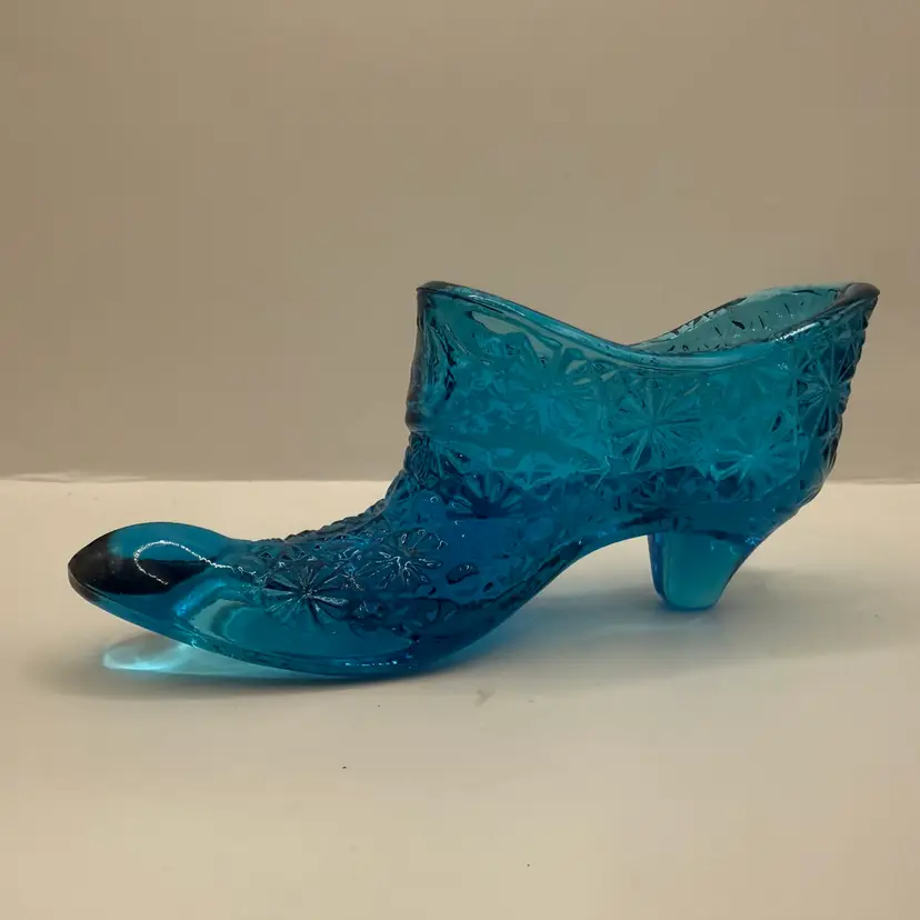 LE Smith Blue Daisy & Button Glass Shoe 6”
