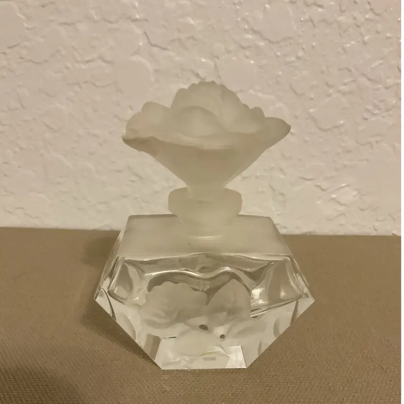 🎉 Frosted Glass Crystal Perfume Bottle Etched Rose Design