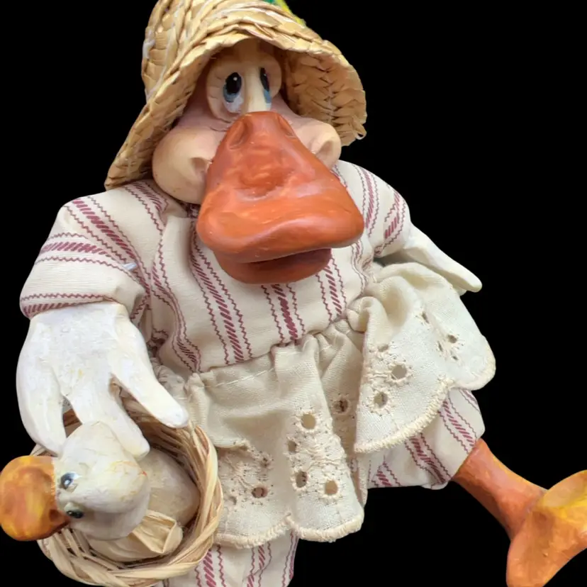 Vintage “Russ” Clay Mother Duck And Baby Duck In Basket Farmhouse Primitive Country Cutie!