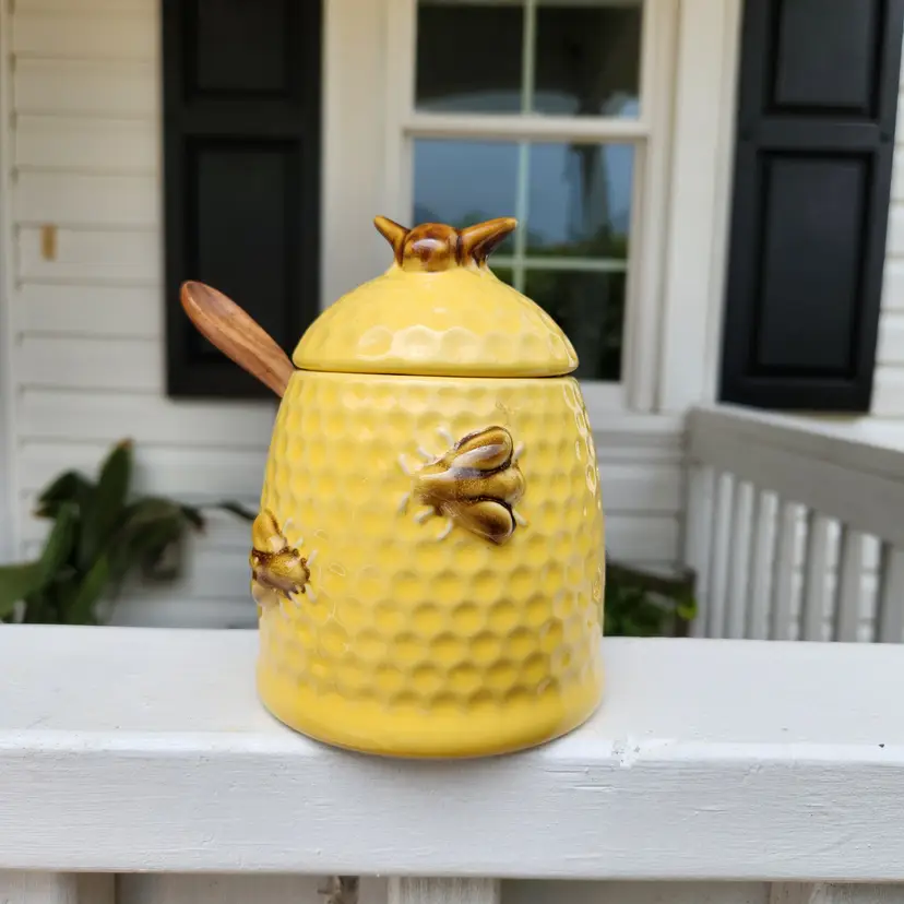 Beehive Honey Ceramic Container 6"x 4". Spoon not included