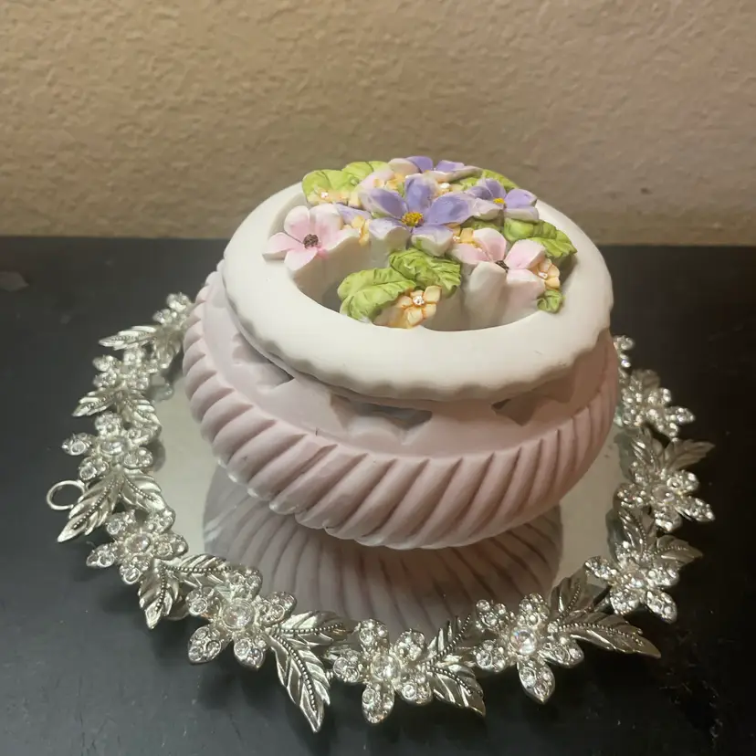 Capodimonte Style Ceramic Floral Lattice 5” Trinket Box Made In Italy