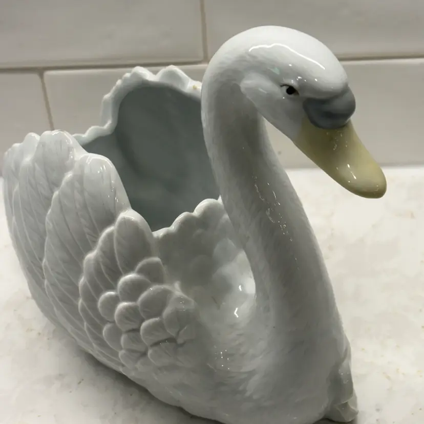 Vintage White Swan Planter 7"