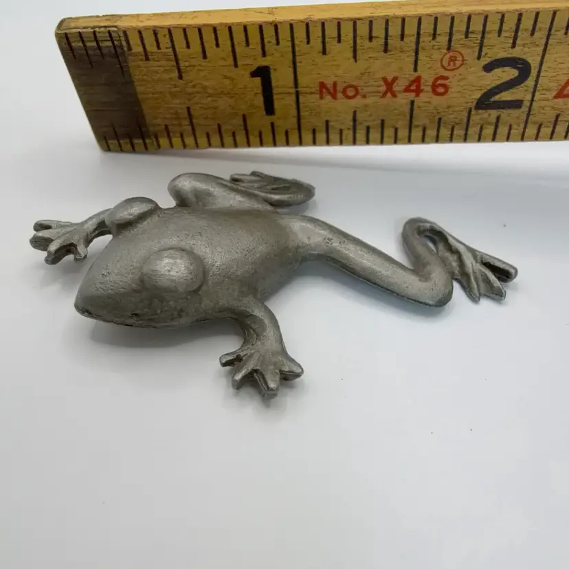 🔔 Miniature Pewter Tree Frog