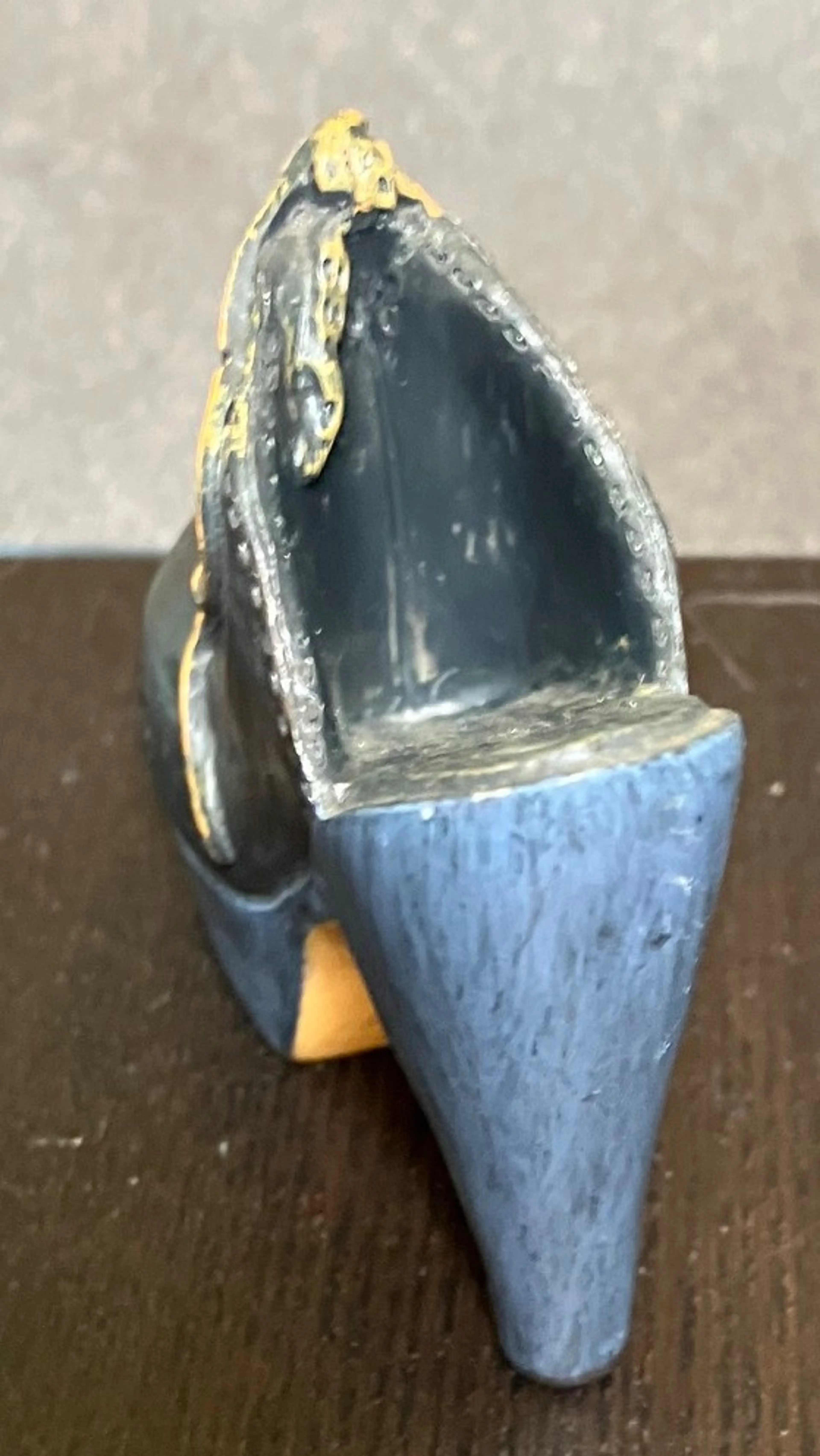 Image 3 of 6