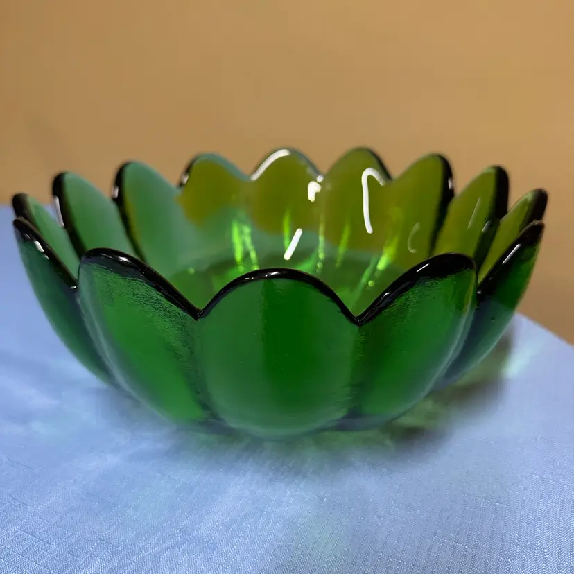 Blenko Glass Green Scalloped 14 Petal Art Glass Bowl Lotus Bowl 10.5”diameter