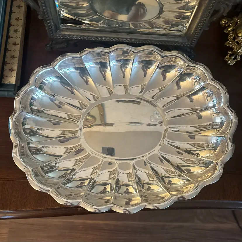 🐇Vintage Reed & Barton Silver Plate Fluted Scalloped Edged Tray
