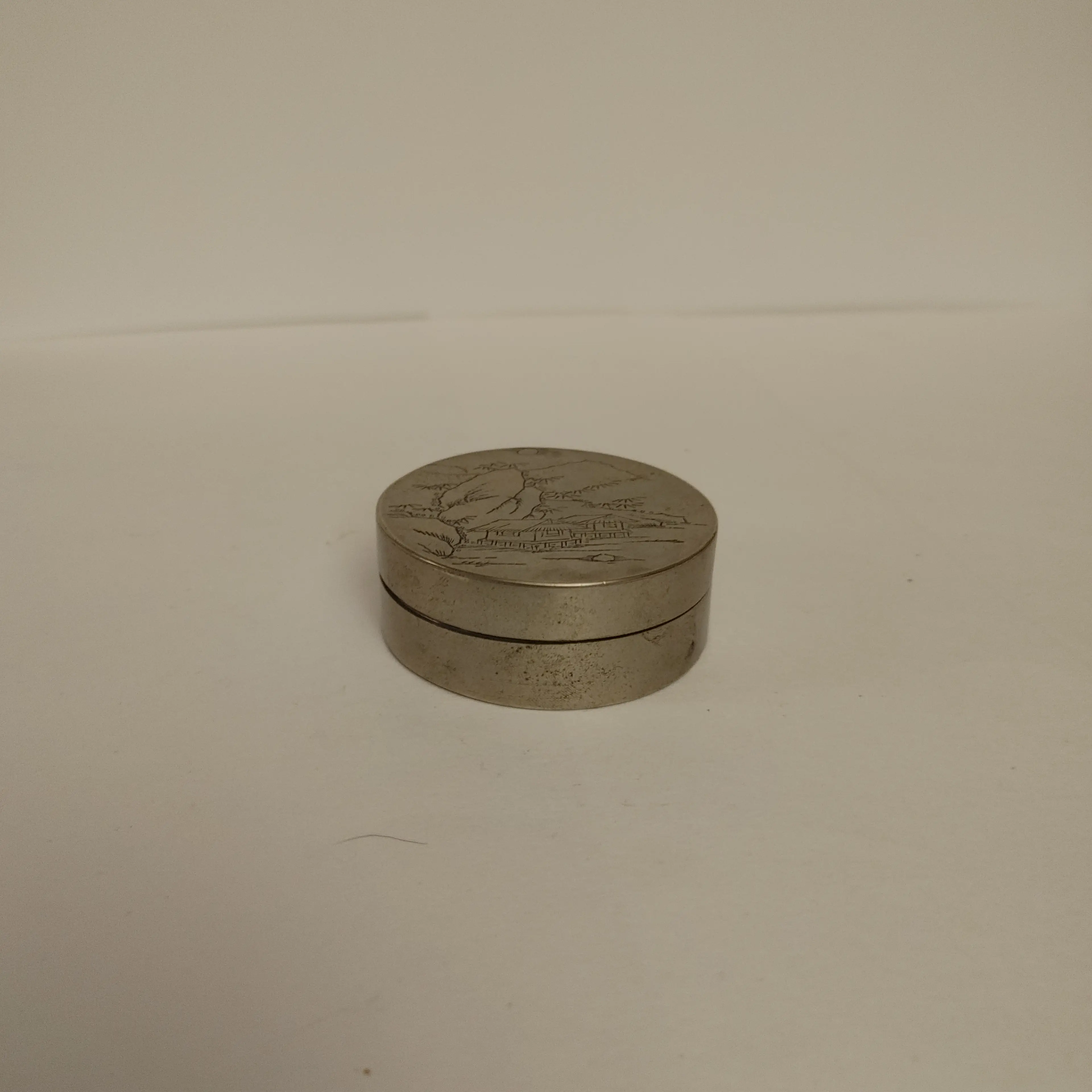 Image 2 of 8