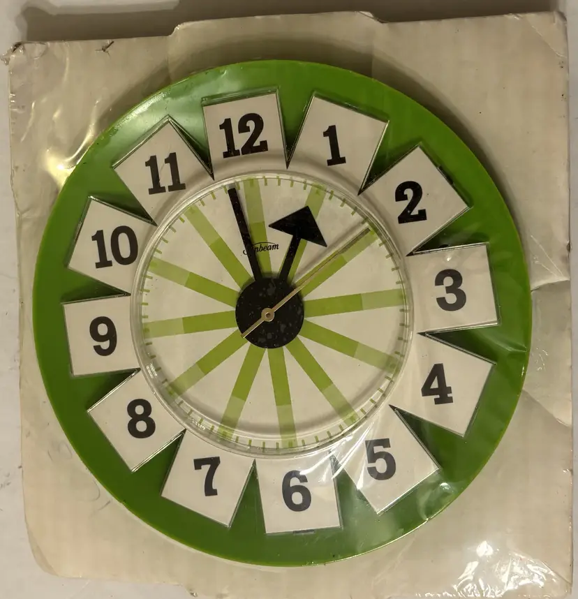 Vintage Sunbeam 90s Green Starburst Wall Electric Round Clock Retro Decor New