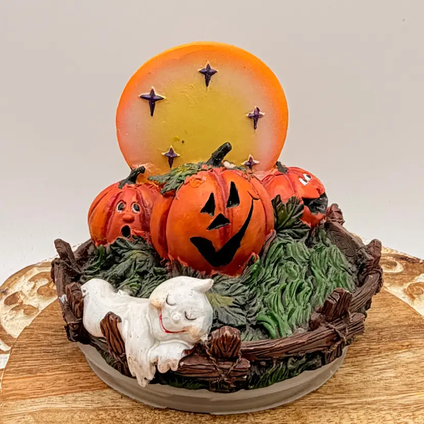 **Clearance - Escape From Pumpkin Patch" Jar Candle Topper from the vintage Kathy Hatch Collection.