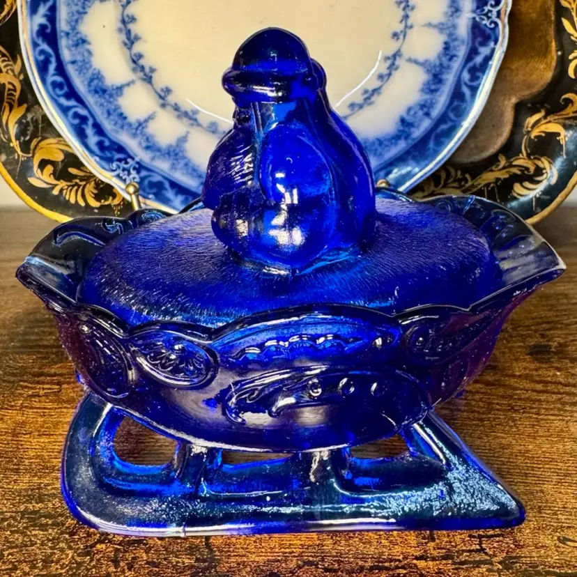 😻 vintage Westmoreland cobalt blue glass covered dish, Santa Claus on sleigh
