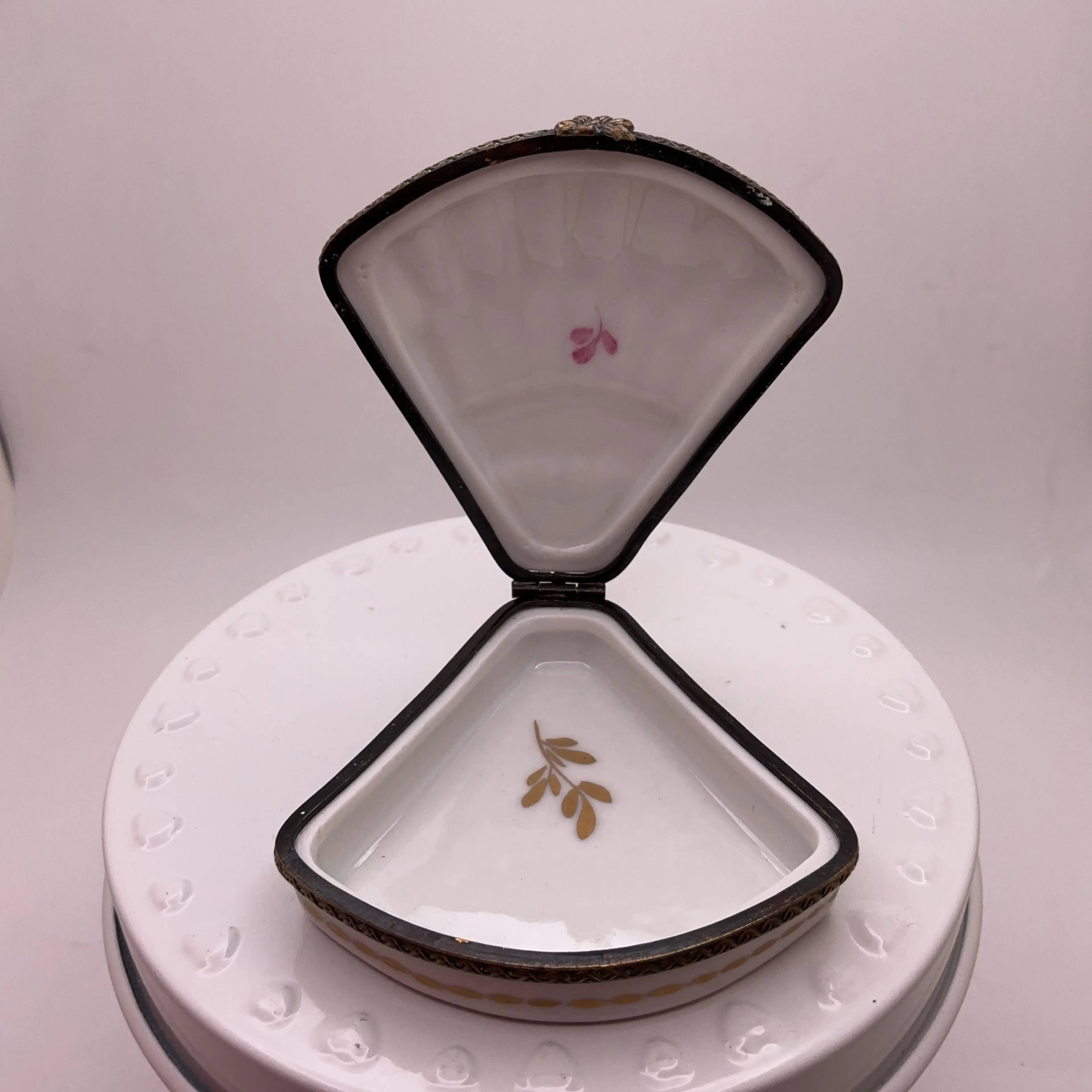 Image 3 of 4