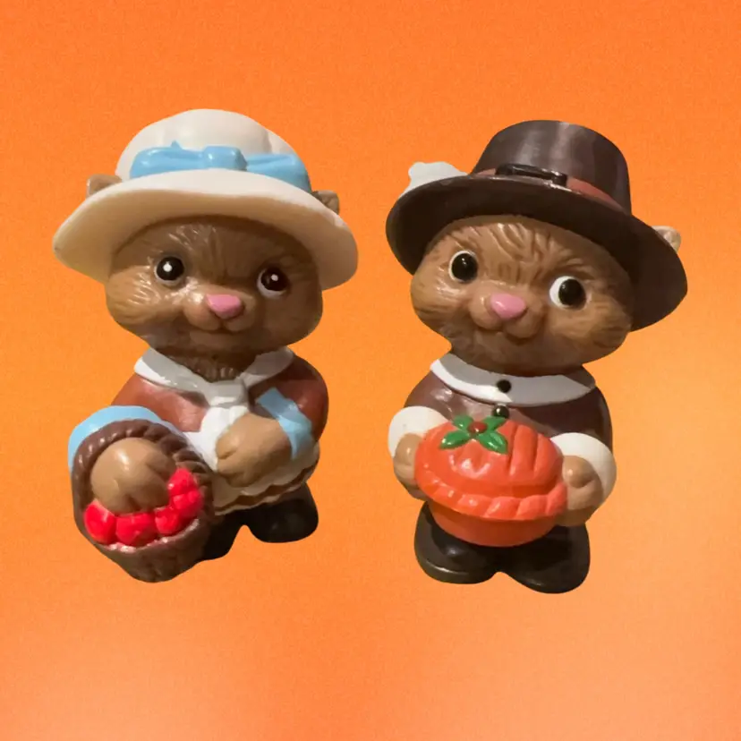 Hallmark Pilgrim Squirrel Chipmunk Salt & Pepper Shakers Thanksgiving
