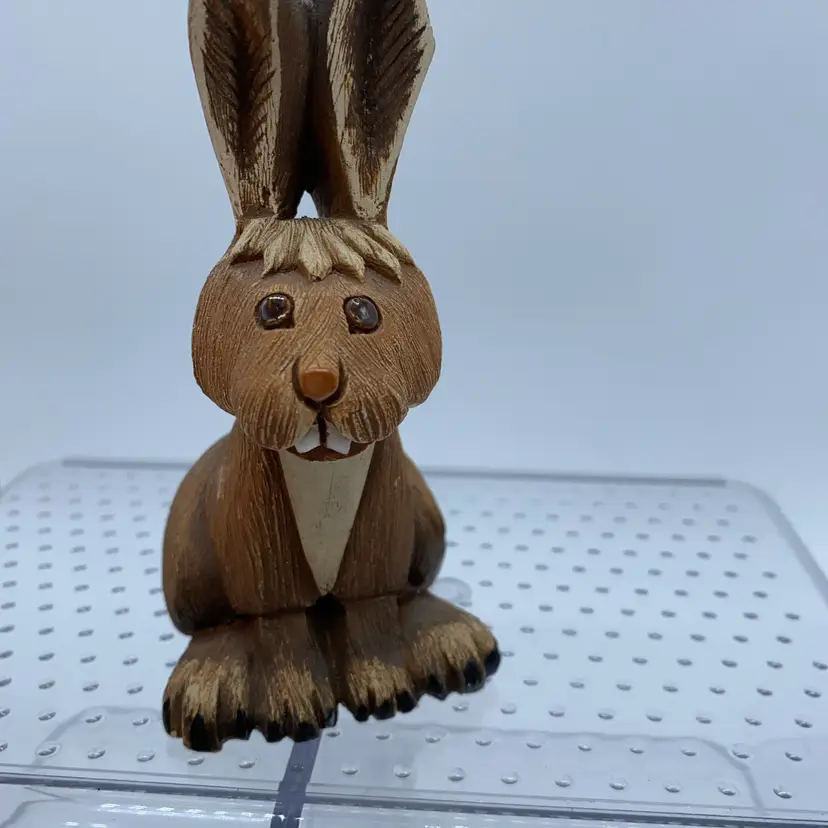 #3057 Hand-painted ceramic rabbit figurine by Artesania Rinconada.
