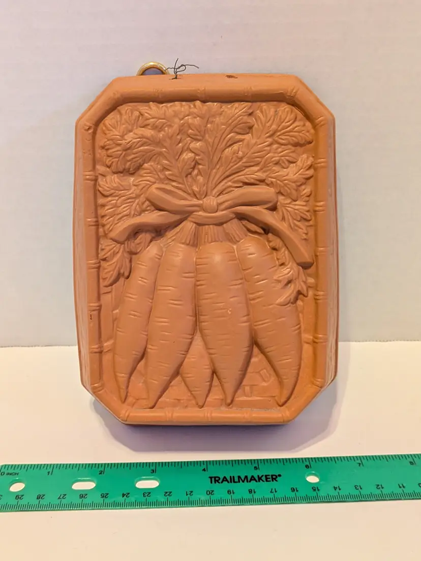 VINTAGE TERRACOTTA CLAY REDWARE MADE IN JAPAN CARROT WALL DECOR WALL HANGING