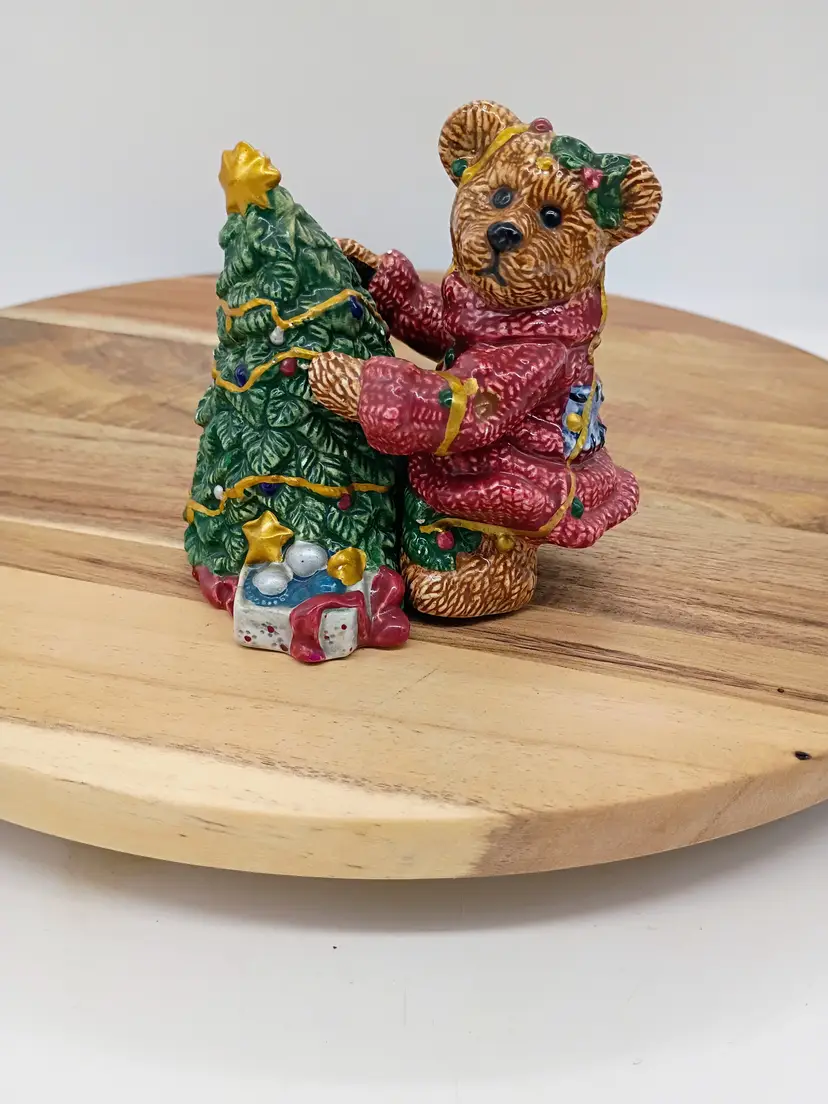 Boyd's Bears Bearware Pottery Salt and Pepper Set Figural Ceramic Elliot & The Tree Christmas.