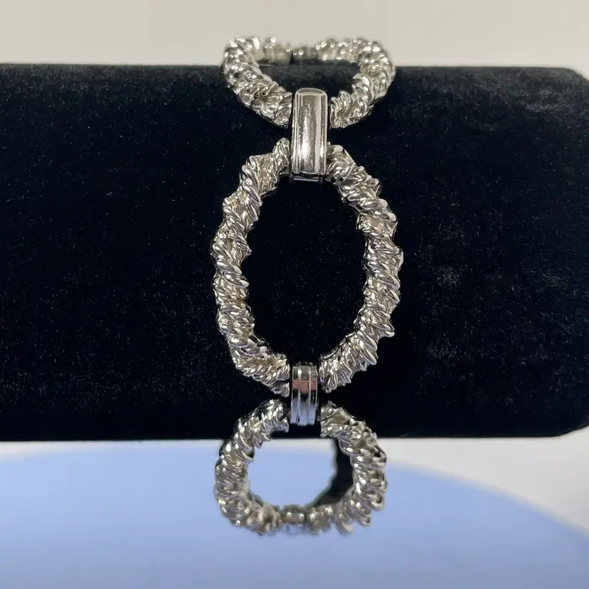 @@ Silvertone Crown Trifari Chain Link Bracelet