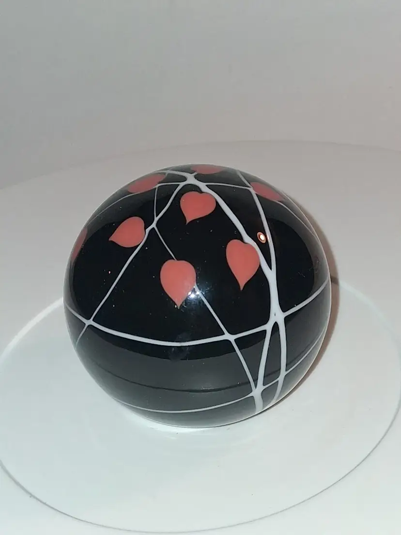 Vintage Early Work Of Colin Richardson c1986, Hanging Hearts Black & Red Paperweight