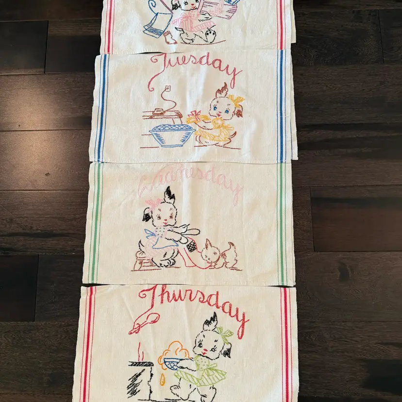 4 Vintage Days If The Week Tea Dish Towels, Puppy Dog Doing Chores 19”