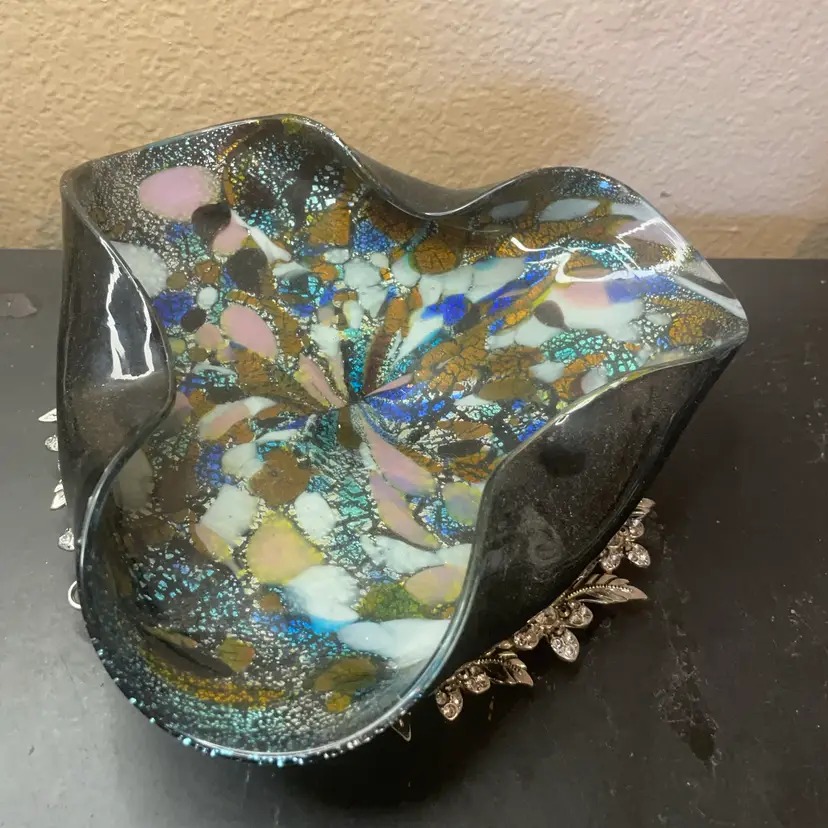EXQUISITE Murano Italy Gold Aventurine Tutti Frutti 8” Decorative Bowl.