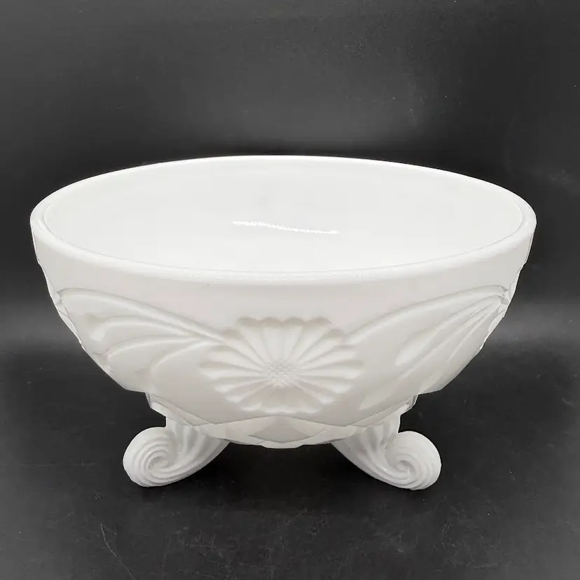 Vintage White Milk Glass Three Footed Bowl Dish Intaglio Floral Daisy Diamond 7"