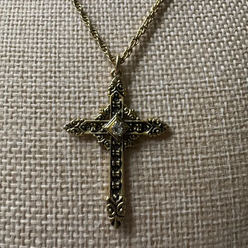 Vintage Victorian-Style Scrollwork Gold Tone Rhinestone Cross Necklace 18” BIN BASH SALE