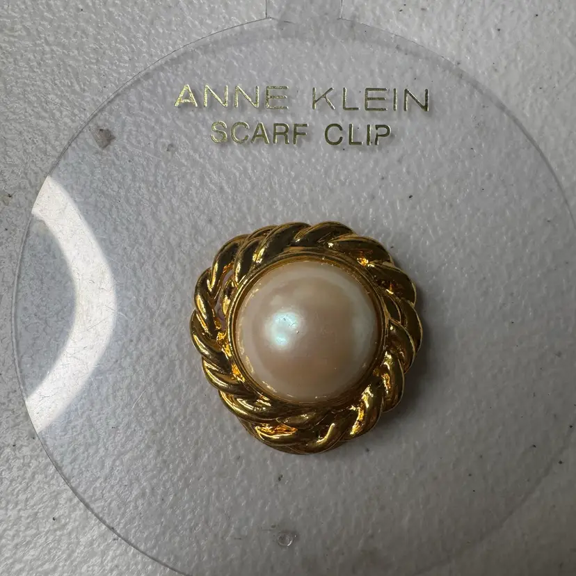 Vintage Anne Klein Faux Pearl Scarf Clip – Gold Tone Rope Border with Original Card