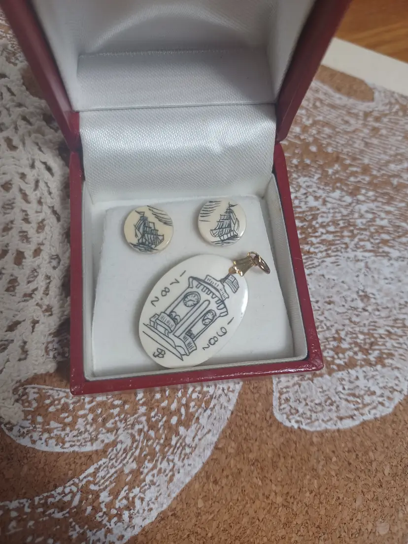 Vintage scrimshaw/bone charm pendant and earring set