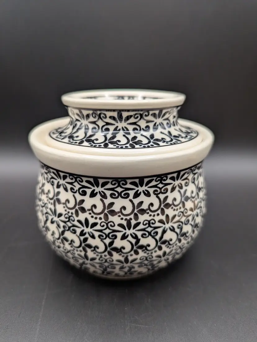Polish Boleslawiec French Butter Dish in  "Black Lace Vines" pattern  UNCOMMON