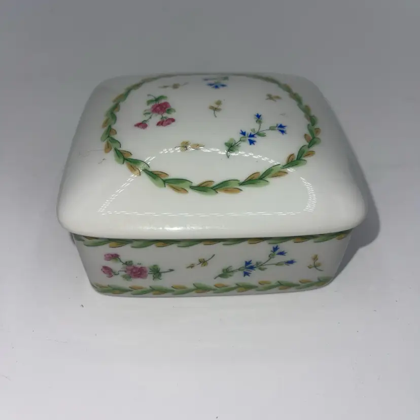 Limoges Bernardaud Floral Trinket Box 3.5” X 3.5” France