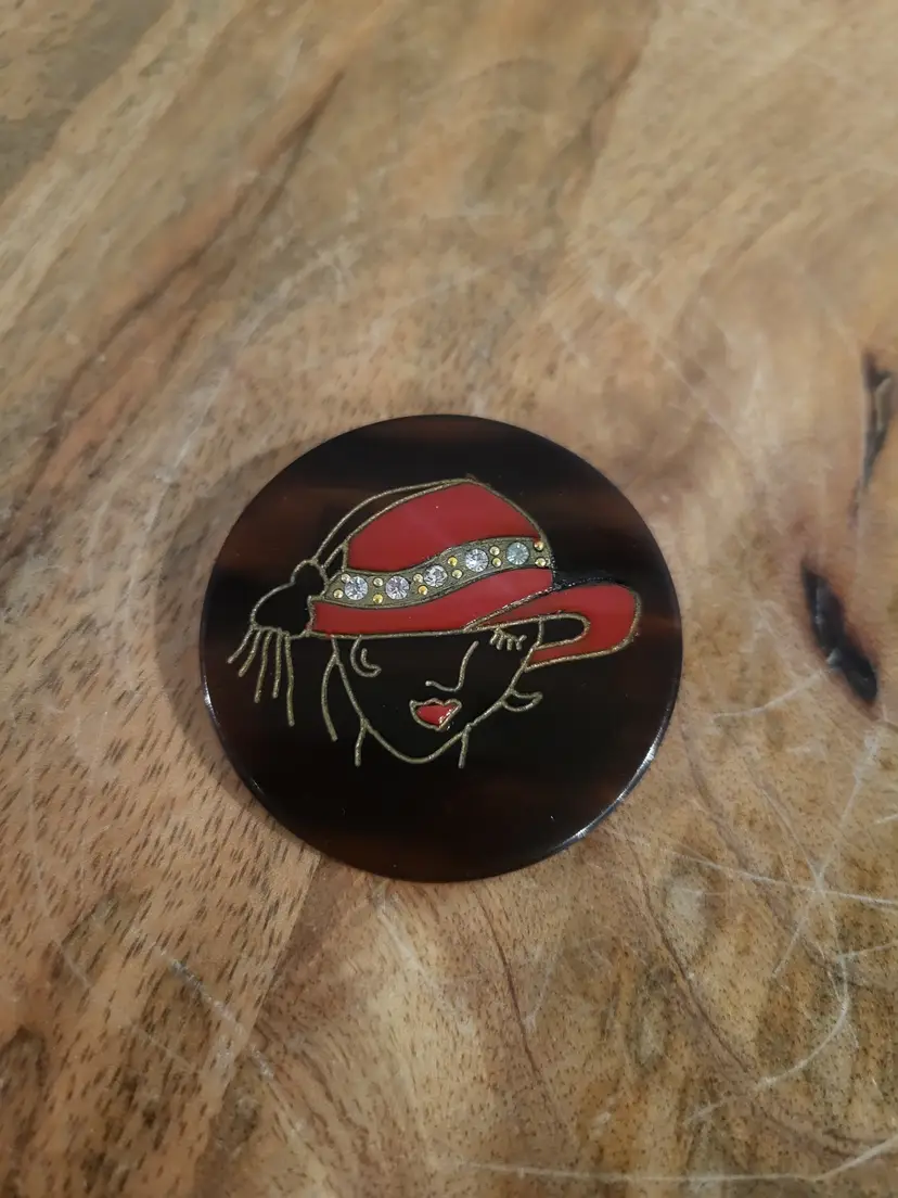 Retro Lady Red Hat Simulated Tortoise Shell Lucite Rhinestone Pin Brooch