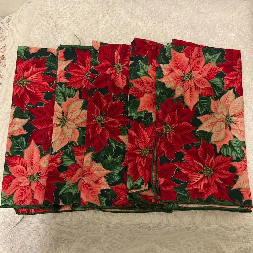 🎄Set Of 5 Poinsettia Cloth Napkins
