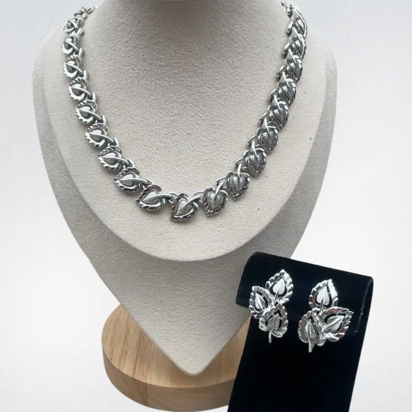 Vintage Coro Silver Tone Leaf Necklace & Clip Earrings Set 16”