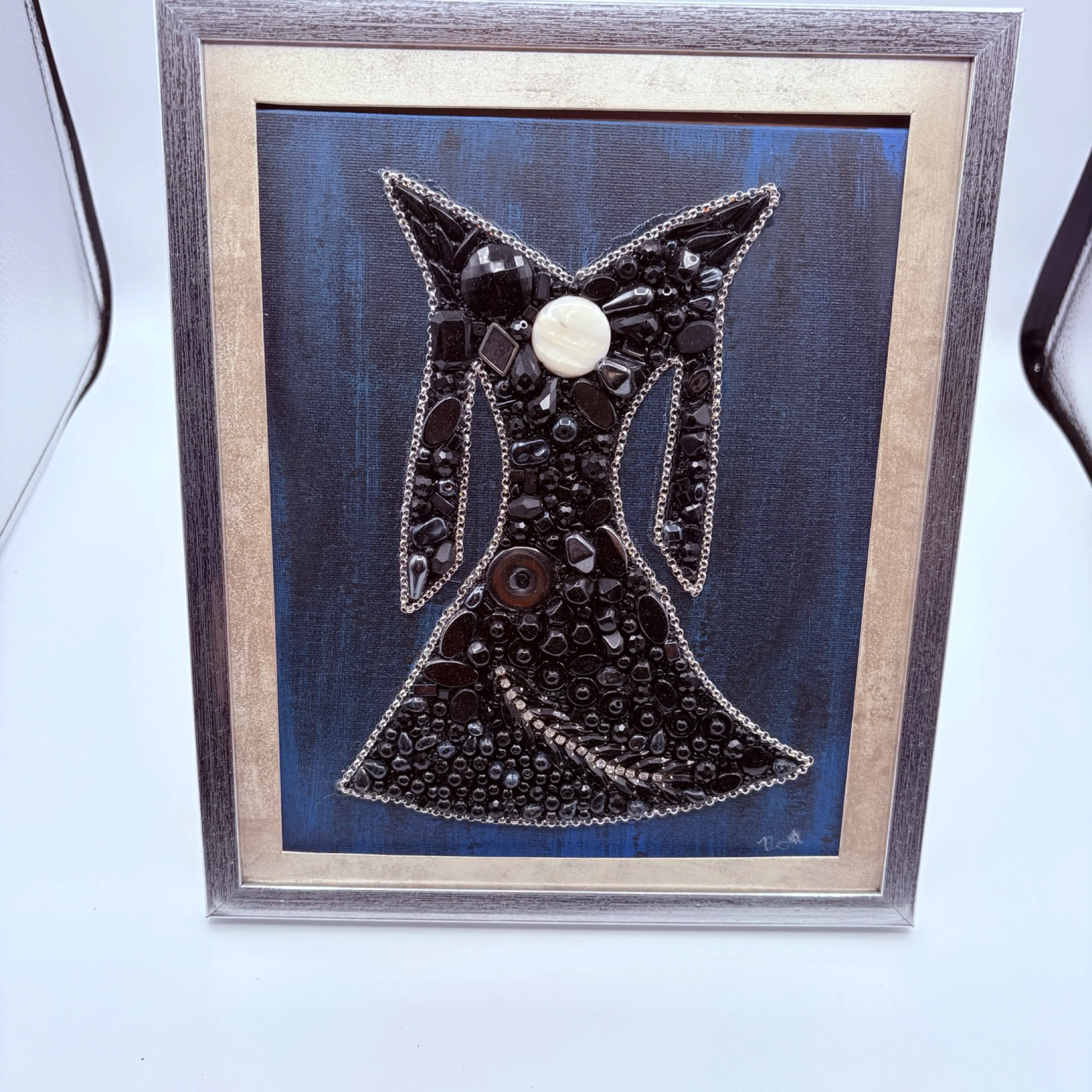 Image 2 of 6
