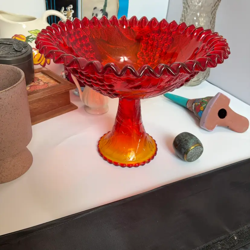 Vtg L E Smith Amberina Glass Embossed Grapes 🍇 & Leaves Pedestal Compote Glows 7.5” Tall By 10” Wide