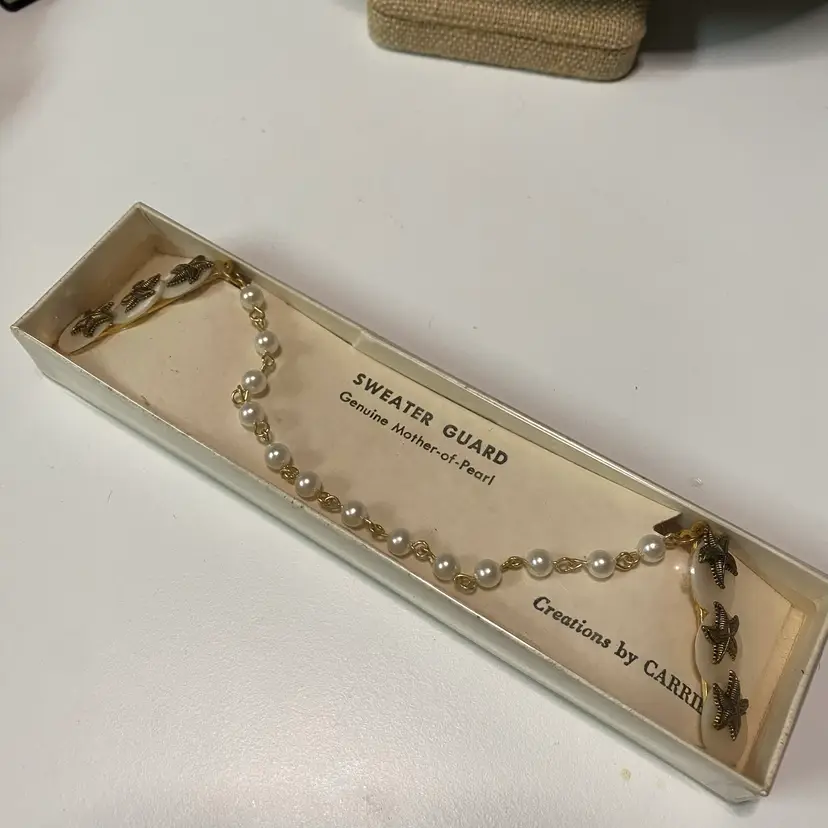 Vtg Sweater Guard From Creations By Carton New In Box Mother Of Pearl & Seastars Goldtone