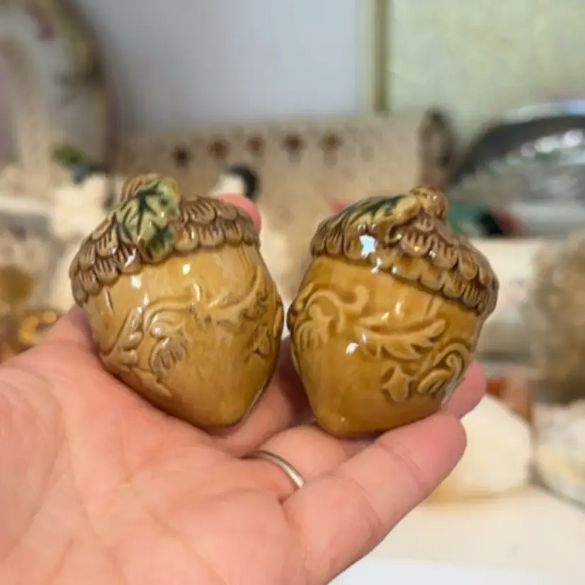 Vintage Acorn Ceramic Salt & Pepper Shakers Autumn Harvest Decor