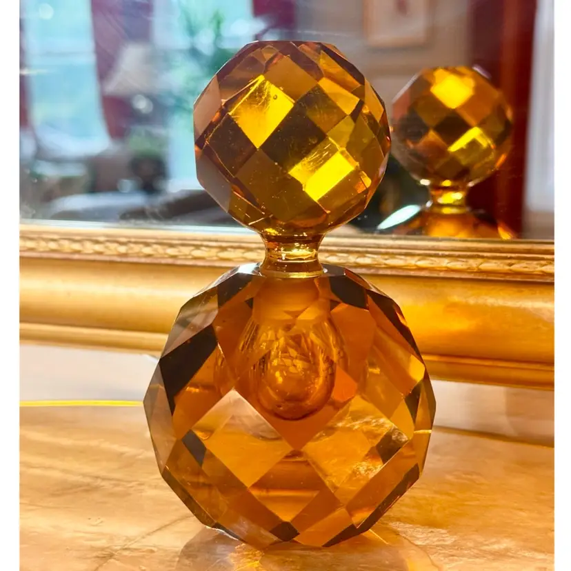 😻 5” vintage amber cut glass faceted crystal perfume bottle, diamond-cut design w/matching stopper