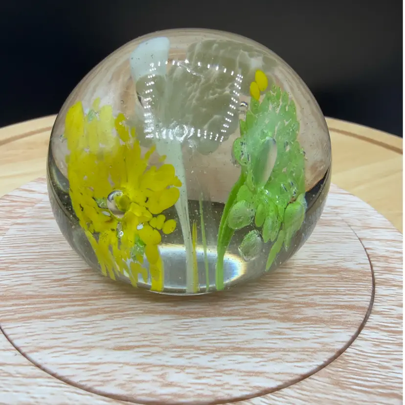 🐞Vtg Floral Art Glass Paperweight Clear Orb with Yellow and Green Blossoms 2” UV Glow