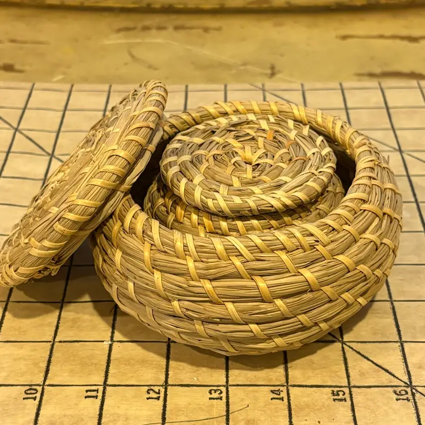 Small Nesting Sweetgrass Trinket Baskets With Lids