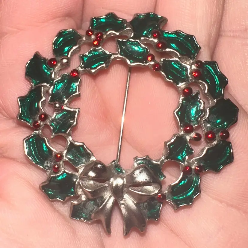 Silvertone Enamel Wreath Brooch Pin