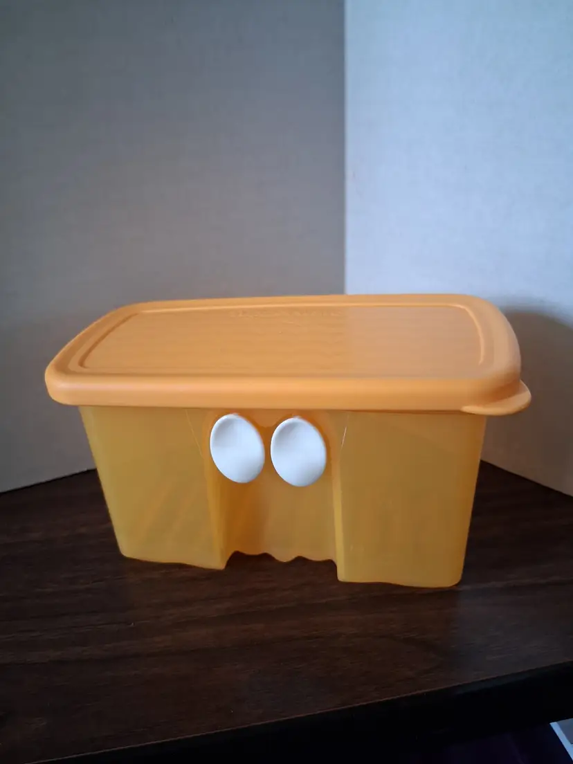 Vintage Tupperware Yellow Small Vented FridgeSmart with Lid