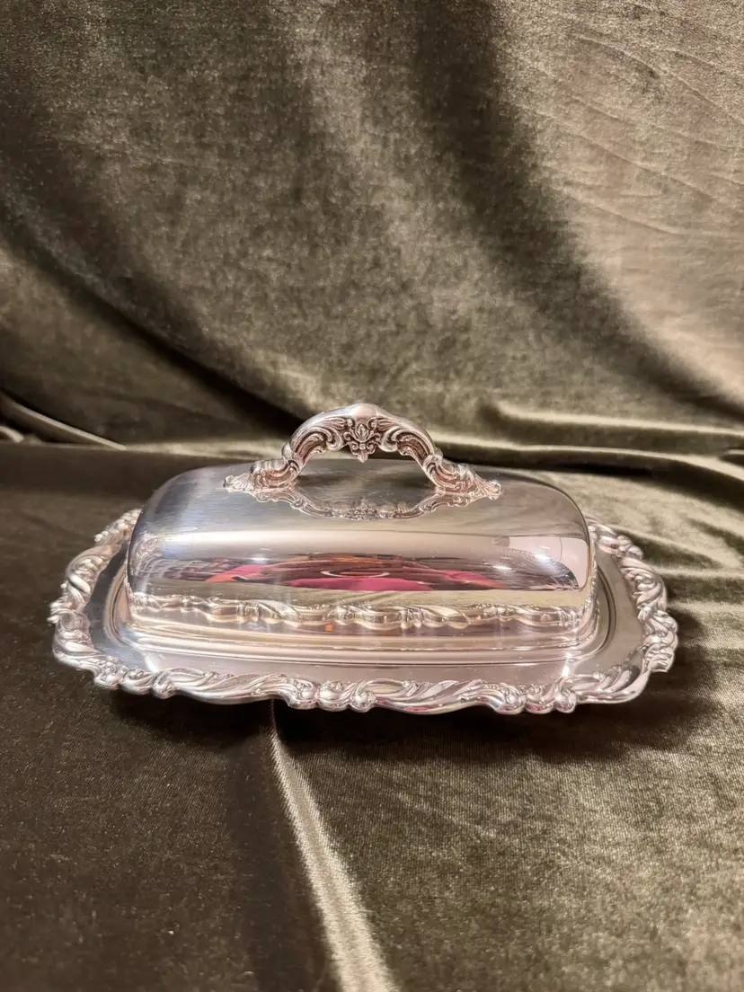 🥳Vintage Oneida "Georgian Scroll" silver-plated covered butter dish
