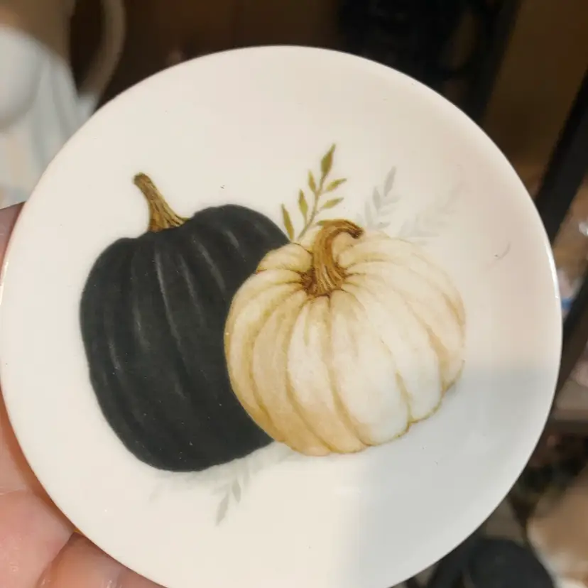 fall pumpkin plates set or 4